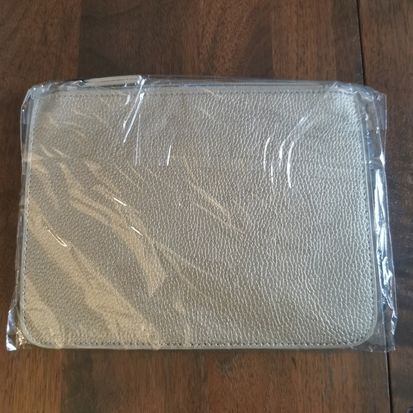 Jules Kae Gold Leather Pouch - Picture 3 of 3